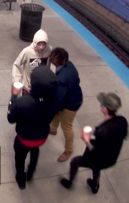 Imágenes captadas en cámaras de seguridad difundidas por la policía de Chicago para identificar a señalados.