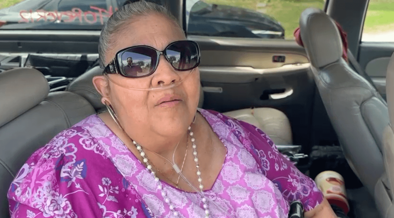 "
<b>Le gustaba mucho ayudar. Era un niño muy feliz</b>", cuenta la señora Reyes González, abuela del niño Fernández. "El domingo fue la última vez que lo vi, se la pasó conmigo".