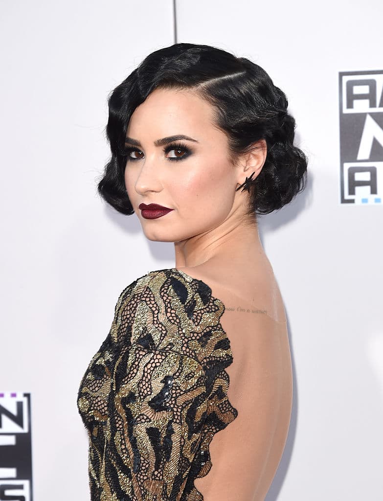 “Crucé una línea que nunca había cruzado” compartió la cantante. Incluso uno de sus amigos aparece diciendo “¿Estamos hablando de heroína?, ¿estamos haciendo esto?