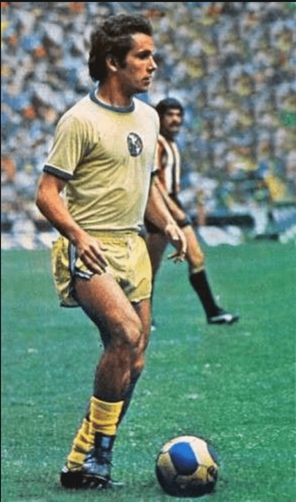 8.- 
<b>Hugo Enrique Kiese:</b> Este centrocampista militó en América, Tecos y Atlas. Con las Águilas alcanzó cuatro campeonatos, Liga, Campeón de Campeones, Liga de Campeones Concacaf y Copa Interamericana. Con los Tecos se convirtió en el máximo anotador del equipo con 115 tantos.