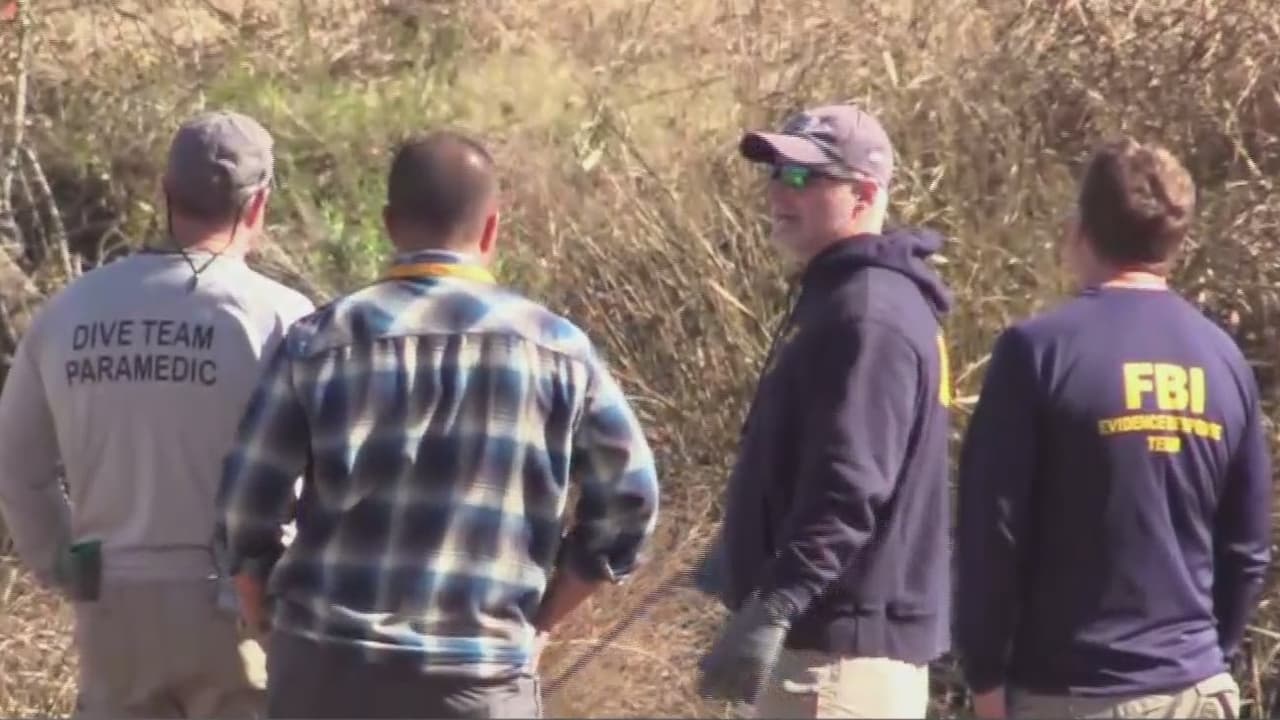 Padre de Lina Sardar Khil llega a Babcock Road y el FBI recolecta hallazgos en bolsas negras