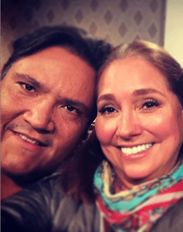 Actualmente se desempeña como licenciado en Derecho.