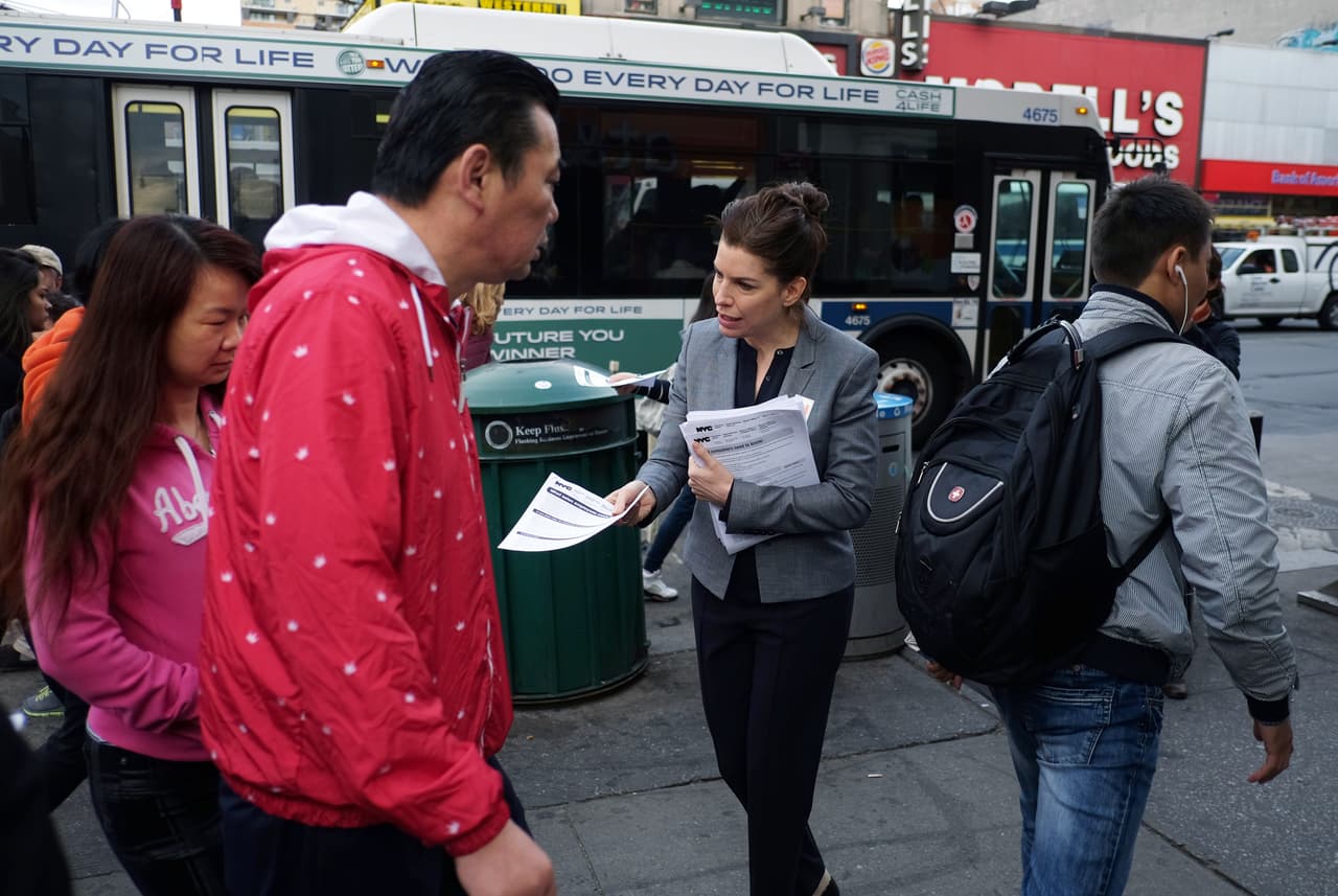 Reparten derechos laborales a empleadas en Nueva York