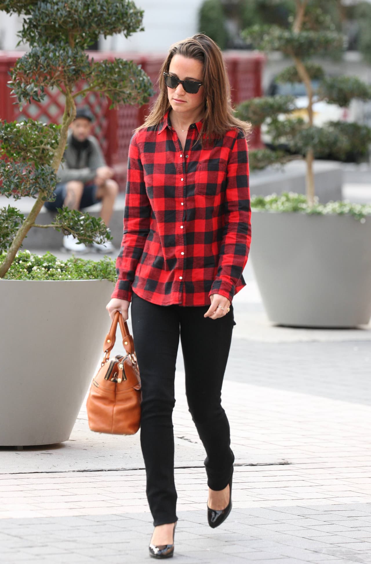 Incluso en las ocasiones en las que parece no tenía mucho ánimo de salir a la calle, Pippa elige la ropa adecuada para verse 'chic'.