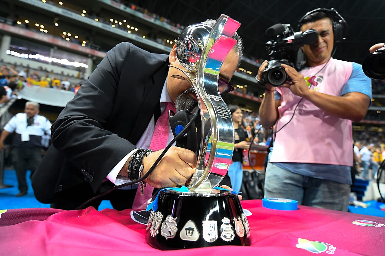 Tigres se corona campeón de la Liga MX Femenil tras vencer 2-1 a Monterrey en el Juego de Vuelta de la gran Final del Clausura 2019 y con un 3-2 en el global en partido efectuado en el Estadio BBVA. Así fueron los festejos de las felinas campeonas.