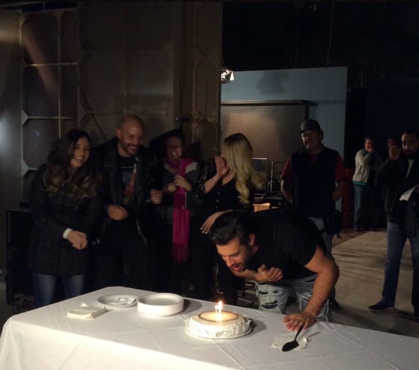 La producción de la telenovela "Vino el amor" le preparó un pequeño festejo para celebrar sus 35 años.