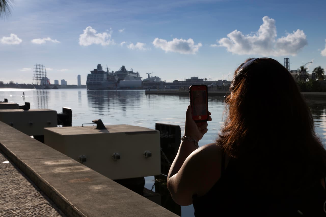 Sin embargo, Lizbeth no pudo traer a Estados Unidos a su hijo mayor, Manlio Miguel, por ser hijo de un padre peruano sin ascendencia estadounidense. Han pasado 14 años desde que vio a Manlio por última vez.