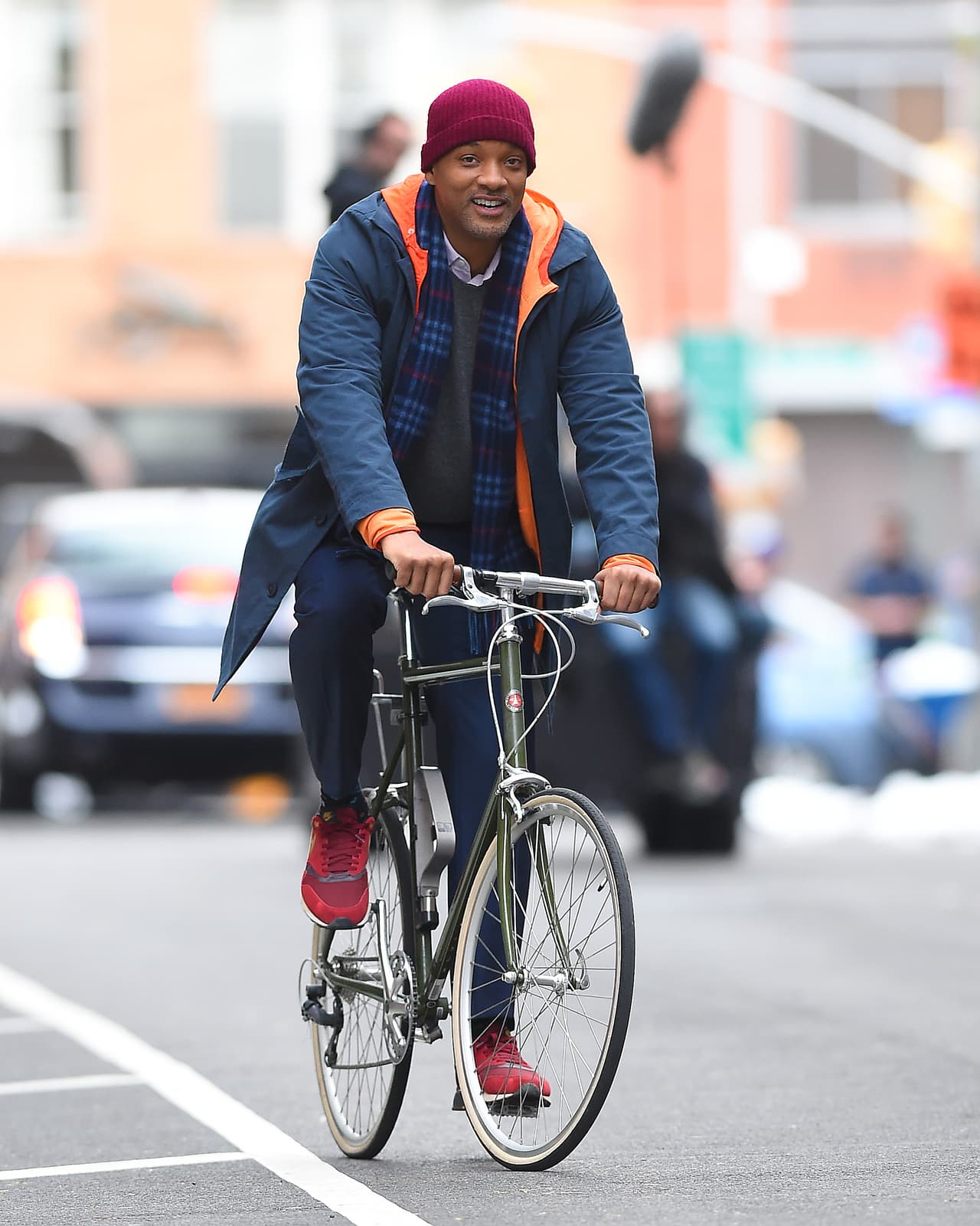 Aquí muy sonriente sobre su bici.
