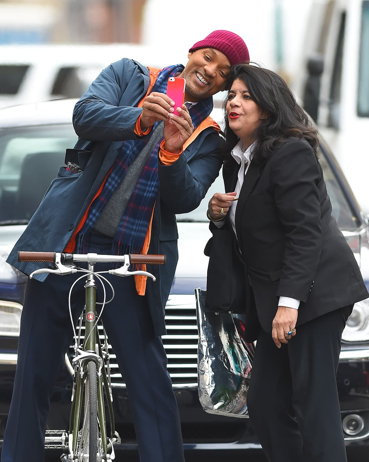 Hasta se detuvo a tomarse fotos con sus fans.