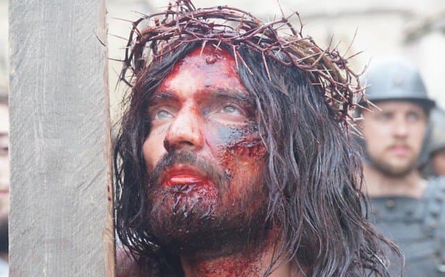 “Señor, qué bendición de la vida poderte interpretar con humildad y respeto. Te doy las gracias”, escribió 
<b><a href="http://www.univision.com/temas/julian-gil">Julián Gil</a></b> en sus cuentas de redes sociales cuando interpretó la vida de Jesús.