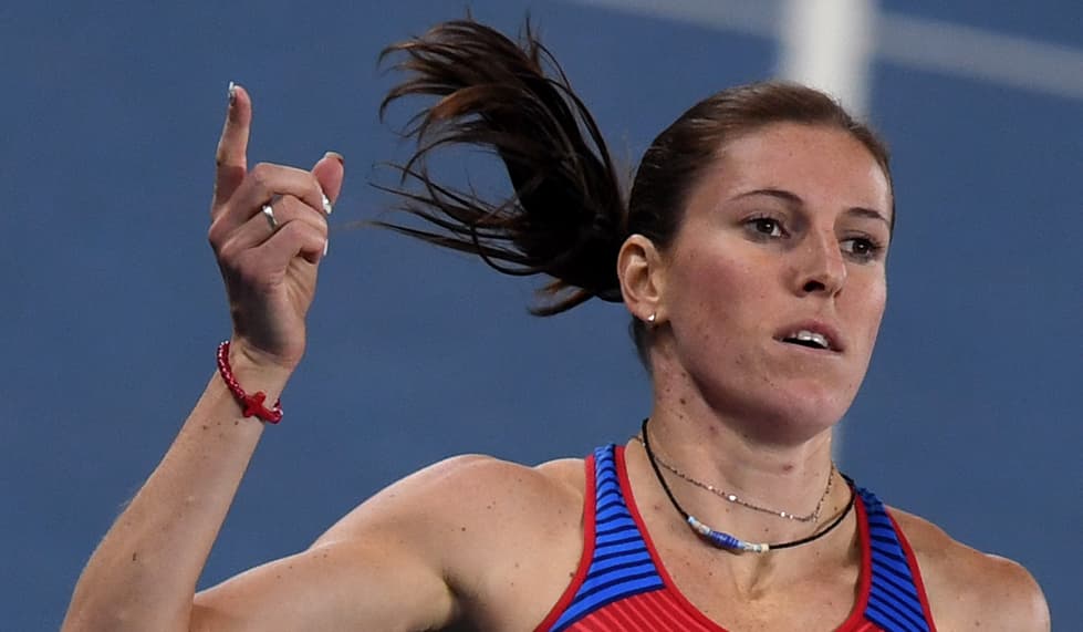 <a href="http://www.hesu.cz/en/about-us">Zuzana Hejnova</a>, la corredora de la República Checa, a quien de cariño llaman Zuzka, no se complicó, sujetó en un simple cola de caballo su pelo. Al igual que la mayoría de las competidoras evitó fijarlo con spray o gel.
<br>