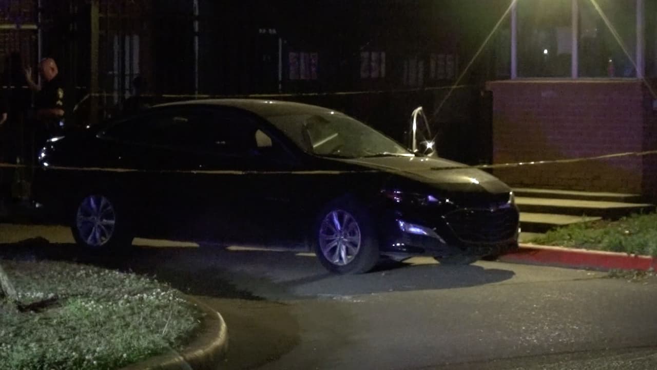 Joven muere tras ser baleado accidentalmente por su compañero de cuarto: Pensaba que el arma estaba descargada