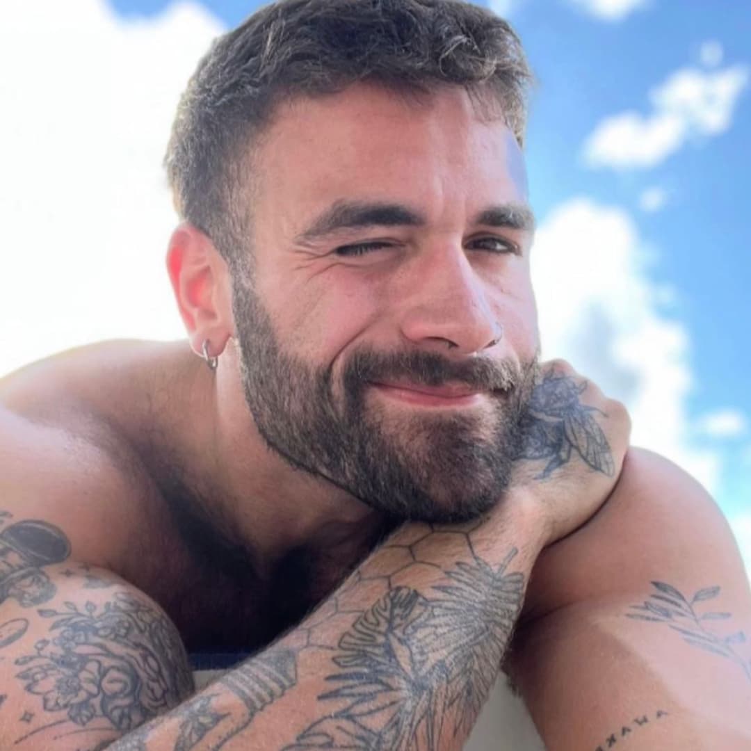 Otro nuevo amoroso es
<b>Raúl</b>, dominicano de 25 años que se dedica al entretenimiento como bailarín en fuego y también se desempeña como mesero. Raúl vive en Miami y también está buscando pareja.