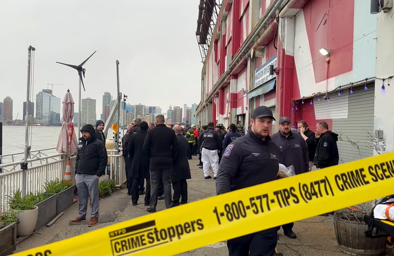 La zona se cubrió de inmediato de vehículos de rescate y rescatistas.