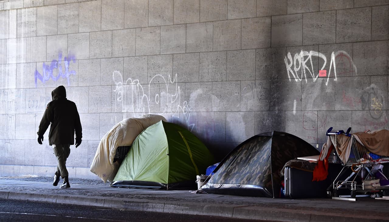 Los campamentos de indigentes en áreas públicas de Texas pronto serían ilegales