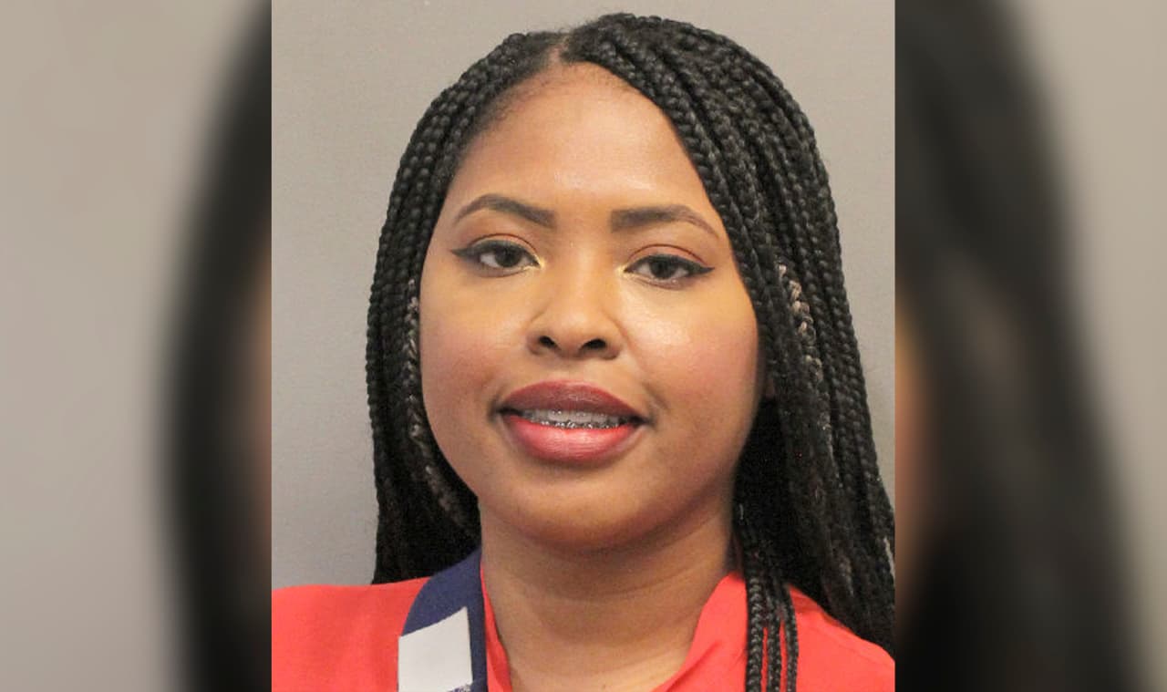 Acusan a una policía y candidata a la alcaldía de Houston de agredir a su novio con un taser