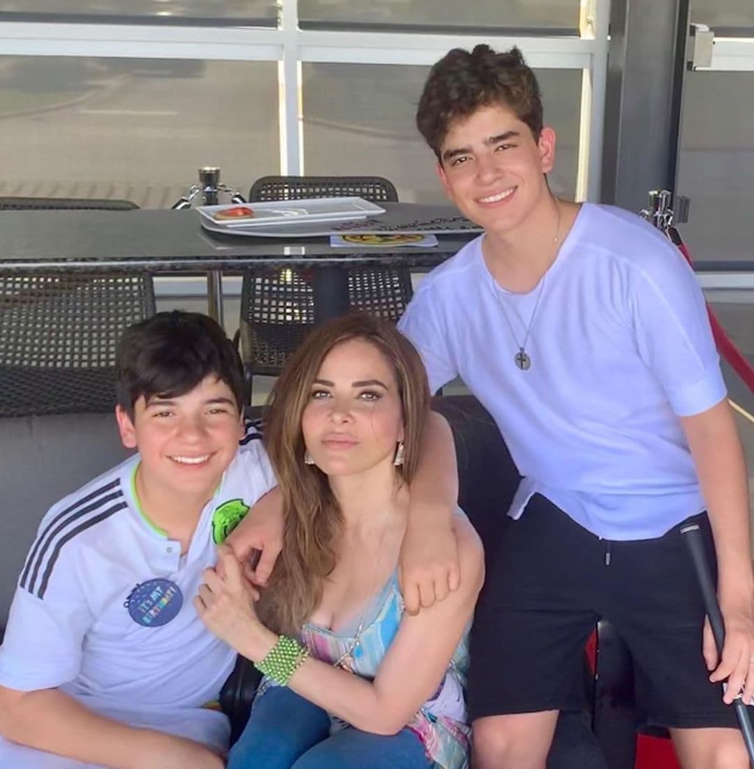 Además de Ángel Gabriel, la intérprete mexicana tiene otro hijo, Miguel Armando, quien nació fruto de su relación con el empresario Armando Gómez.