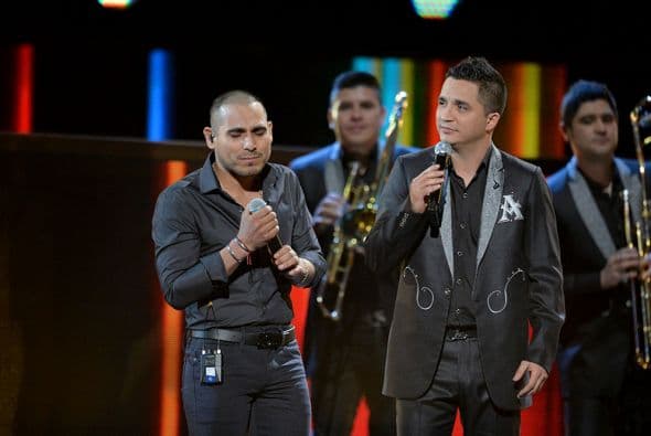 La Arrolladora Banda El Limón y Espinoza Paz cantaron ‘El ruido de tus zapatos’.