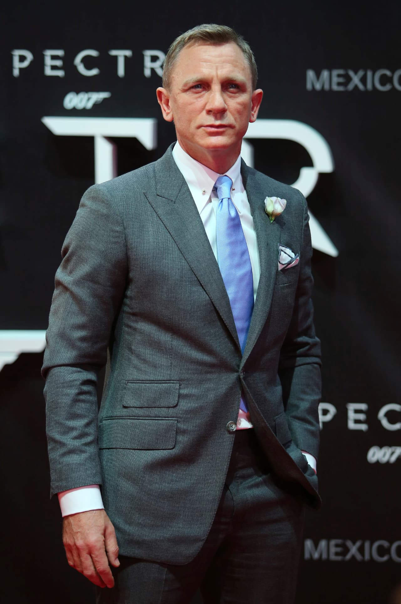 Se reportó que Daniel Craig donó más de $45,000 dólares a la campaña del senador.