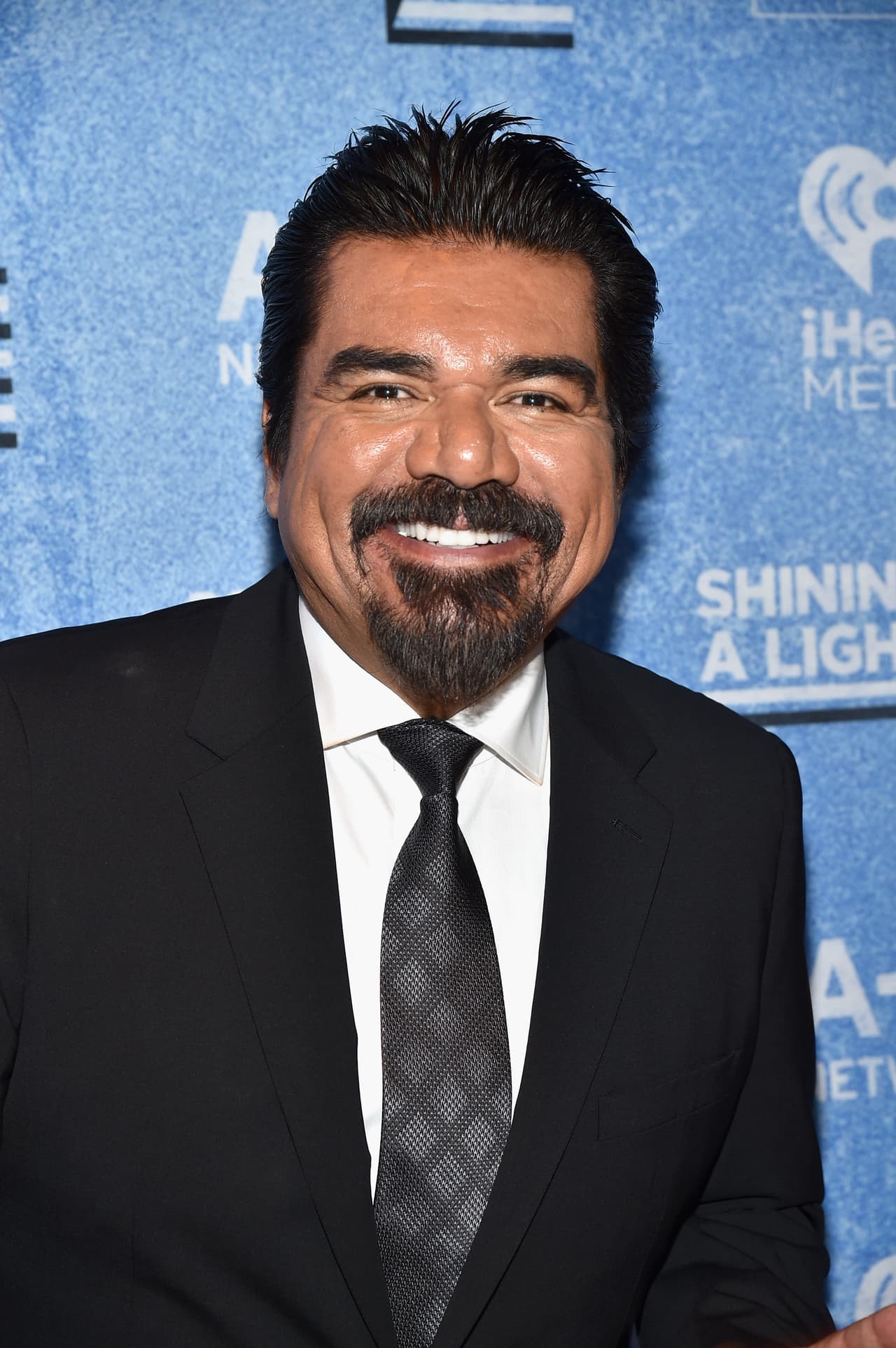 George Lopez también es #TeamSanders.