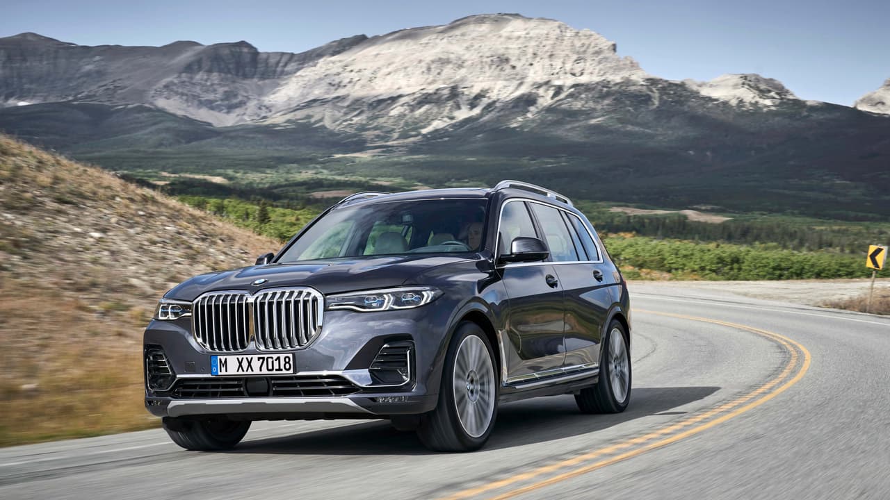 La BMW X7, la primera SUV tamaño grande producida su fabricante, llega tarde y es gigantesca