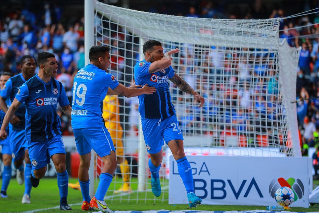 Cruz Azul volvió a mostrar su mejor versión y le pasó por encima y goleó por 1-4 a Toluca, gracias a los tantos de Juan Escobar, Charly Rodríguez y un doblete de Santiago Giménez.