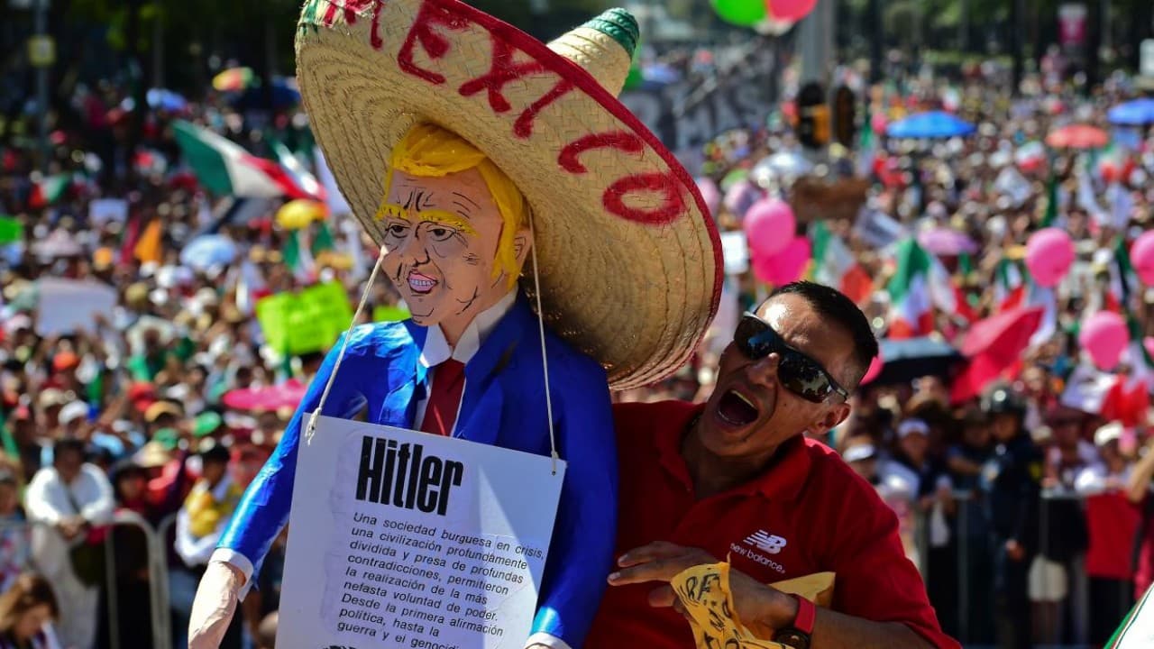 “Estamos con ustedes y no vamos a dejarlos solos": miles de mexicanos marchan en solidaridad con migrantes en EEUU