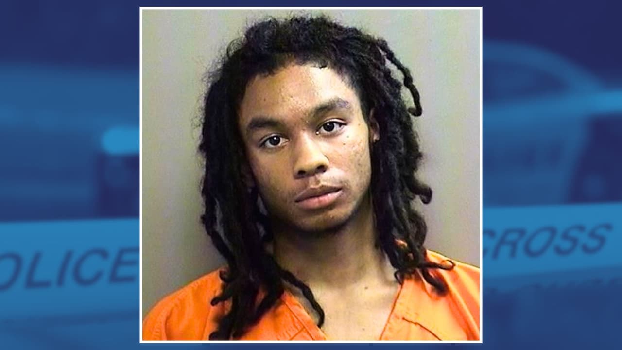 Estudiante arrestado después de ser acusado de matar a un compañero en una preparatoria de Arlington