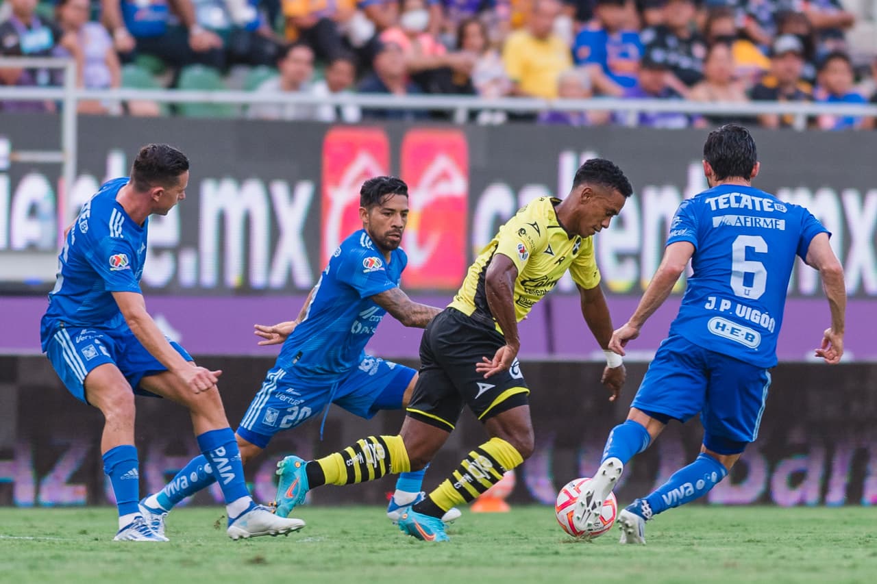 Tigres lograron su primer triunfo de la temporada tras imponerse a Mazatlán que no aprovechó que el rival sufrió la expulsión de Córdova.