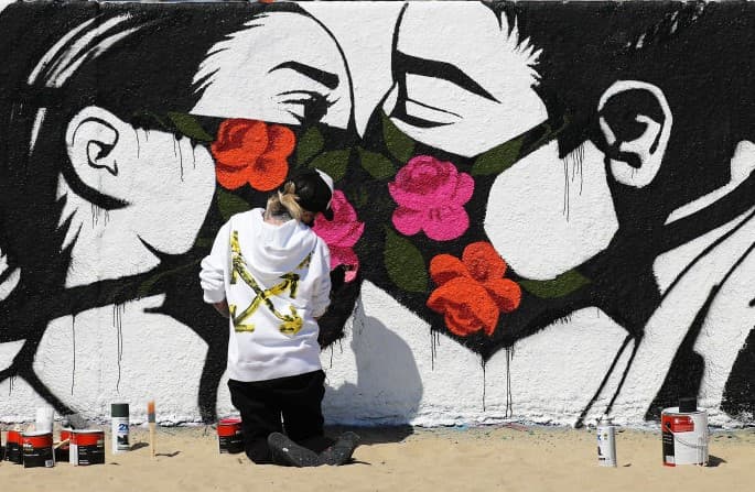 Un año sin besos ni abrazos: así cambió nuestras vidas el covid-19