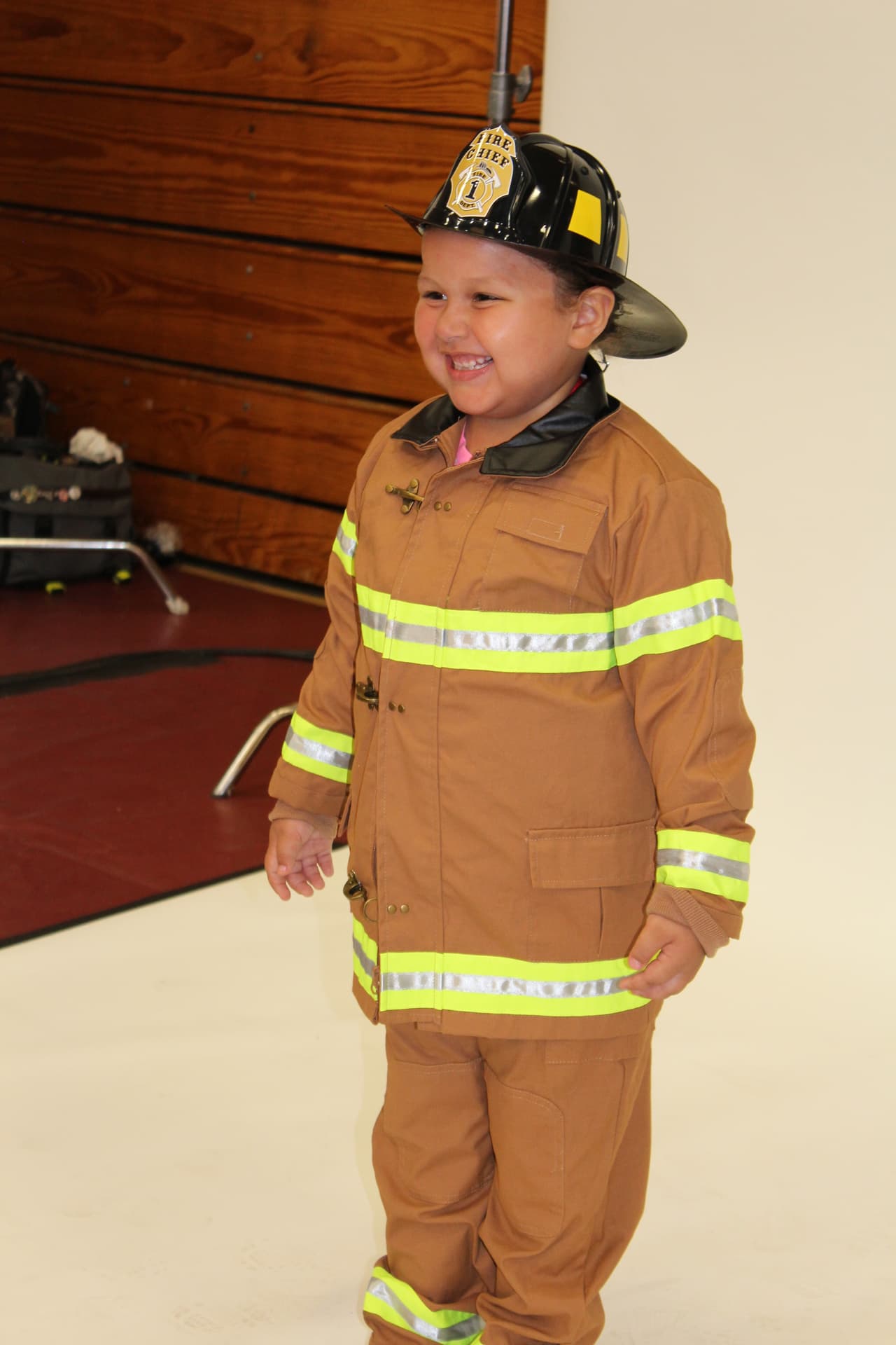 Niñas y niños del sur de California tomaron parte en el jardín de lectura, la zona de visualización y recibieron libros gratuitos en la Feria de Educación.