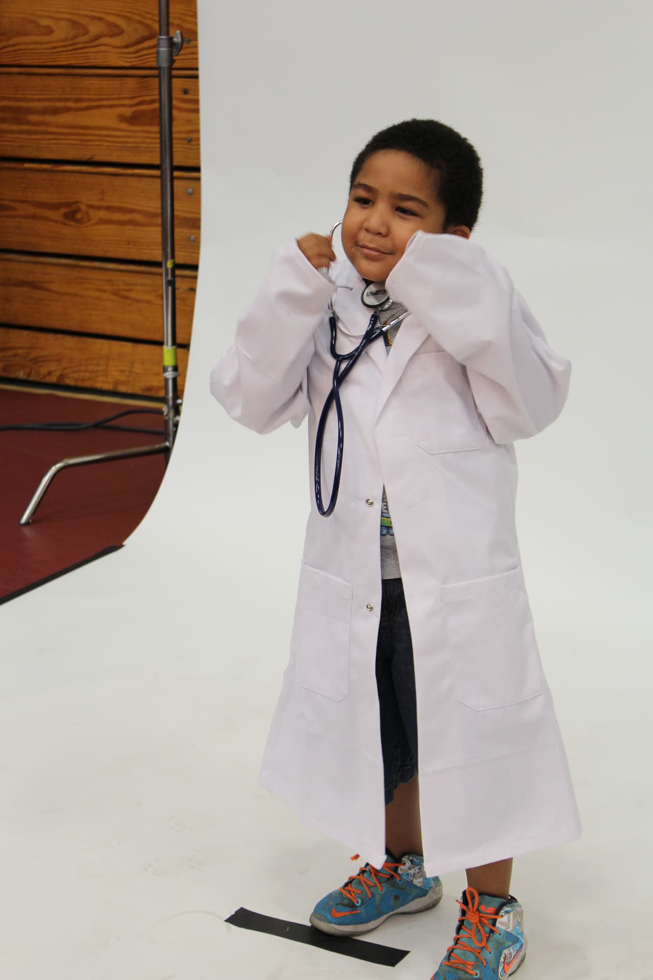 Niñas y niños del sur de California tomaron parte en el jardín de lectura, la zona de visualización y recibieron libros gratuitos en la Feria de Educación.