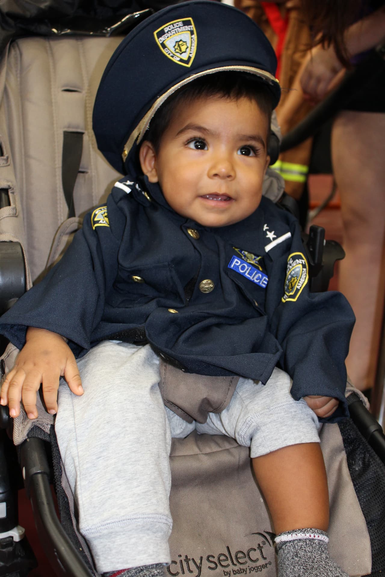 Niñas y niños del sur de California tomaron parte en el jardín de lectura, la zona de visualización y recibieron libros gratuitos en la Feria de Educación.