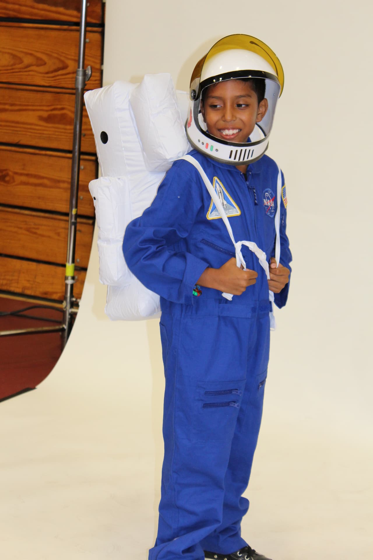 Niñas y niños del sur de California tomaron parte en el jardín de lectura, la zona de visualización y recibieron libros gratuitos en la Feria de Educación.