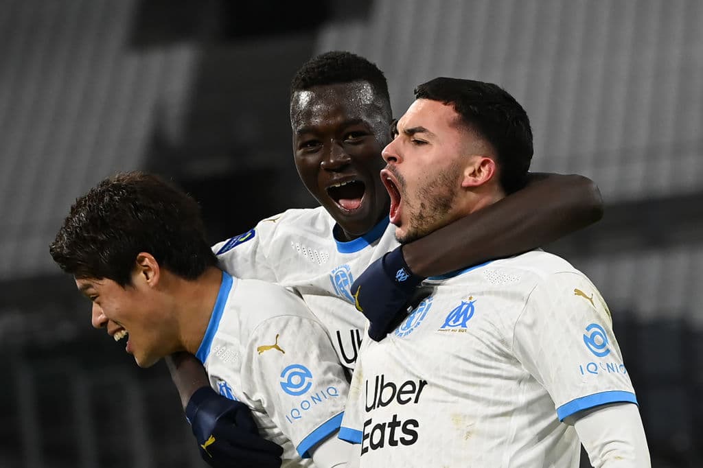 Marsella goleó en casa al Montpellier 3-1; cierran la jornada con 31 y 27 puntos, respectivamente.