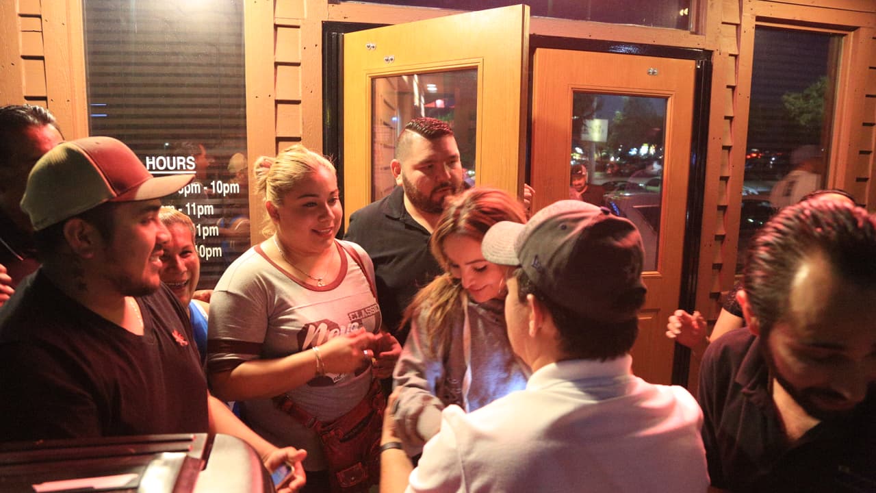 Los tres locutores se fueron a las calles de Dallas y tuvieron la oportunidad de conocer algunos de sus seguidores.