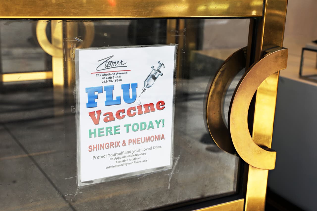 En el campo lanboral, los empleadores privados tendrían mucha flexibilidad para exigir vacunas y corren a quienes las rechazaran por cualquier cosa que no fuera una preocupación médica legítima, asegura Fox.