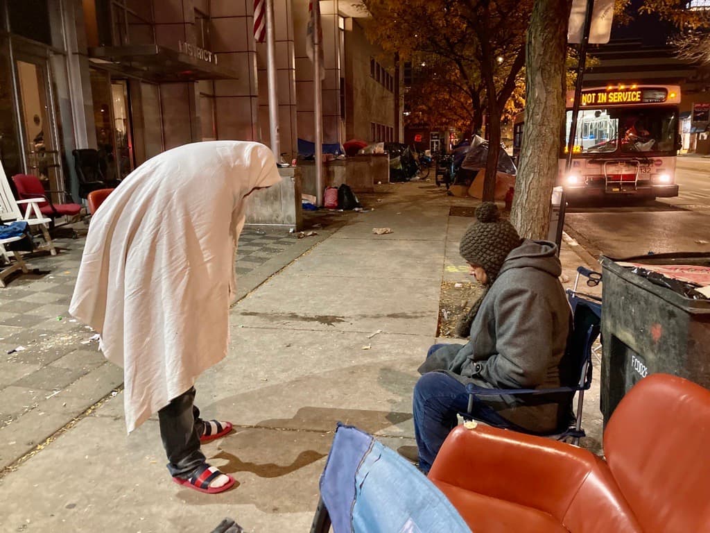 Las temperaturas en Chicago amanecieron en los altos 20's y se espera que caiga nieve en las próximas horas.