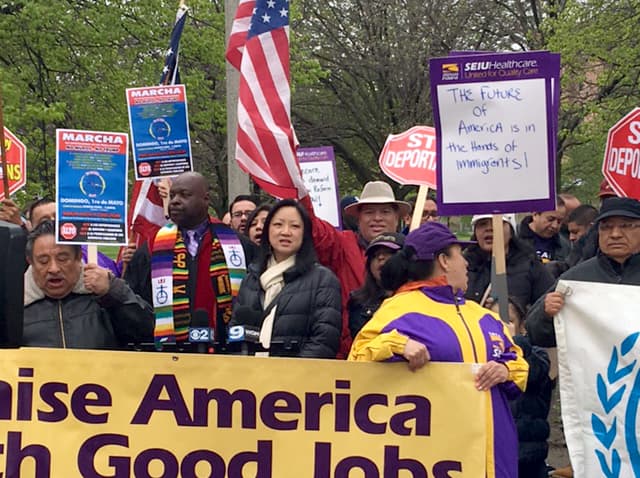 Marcha de inmigrantes en Chicago, Illinois, mayo 1, 2016.