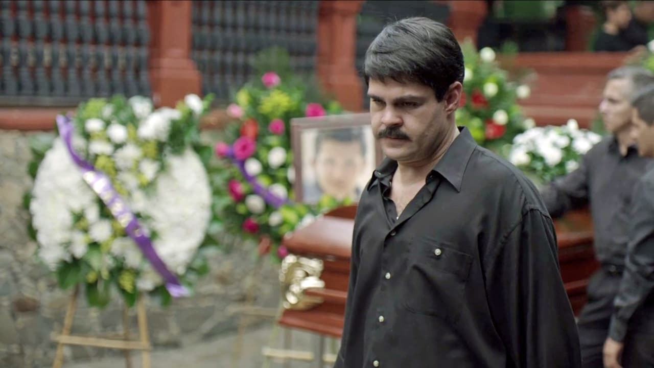 Joaquín ‘El Chapo’ Guzmán, dressed in black and not shedding a single tear, received condolences from his most intimate circle of allies.