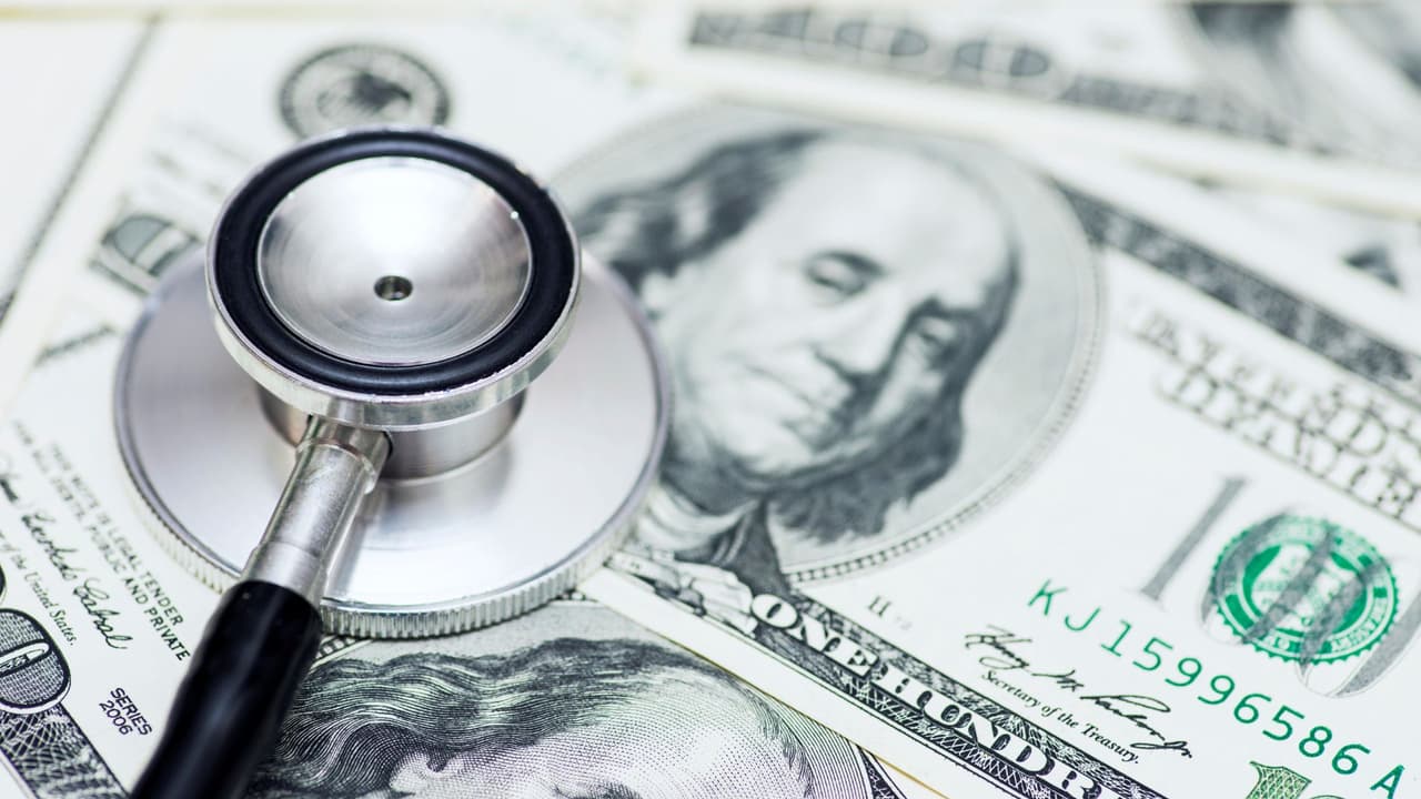 Costo de los seguros médicos podrían aumentar en Arizona: ecos del cierre de gobierno