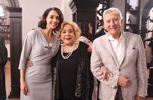 Compartió que en cuanto a televisión, está en espera de que le digan si tiene luz verde para un proyecto en el que podría estar como conductora, "un poquito como lo que fue 'Mujer, casos de la vida real'".