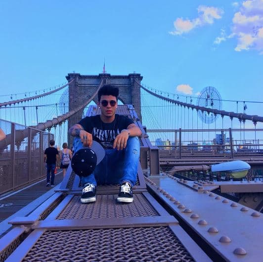 En Colombia participó en el reality 'Bailando con las estrellas'.