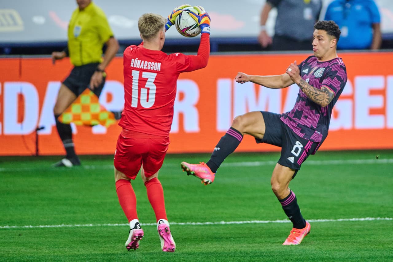 La selección mexicana derrotó a Islandia tras un primer tiempo que generó algunas dudas, pero en el complemento con ‘Chucky’ Lozano, Héctor Herrera, Néstor Araujo y Gerardo Arteaga, el partido se volvió todo del lado del Tri y se llevaron el triunfo.