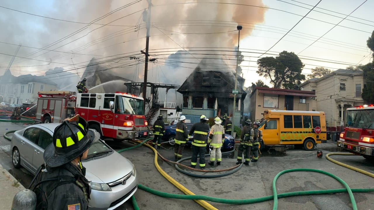 <b>15. Inspectores e investigadores de incendios</b>
<br>Se encargan de investigar las causas de incendios y explosiones. Además hacen cumplir ordenanzas y leyes sobre la prevención de incendios al inspeccionar edificios. Se reportó un salario de
<b>$88,650</b> en promedio en los trabajadores del área de Sacramento, Roseville y Arden-Arcade.