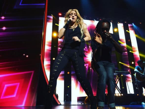 Shakira puso a bailar a todos en el cierre de la presentación, interpretando su más reciente hit 'Me enamoré' y clásicos como 'Hips Don't Lioe'.