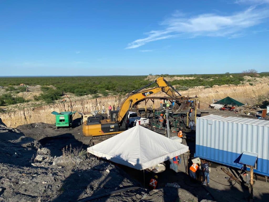 Además, los activistas señalaron que dos empresas que tienen contratos con la CFE estaban extrayendo carbón "sin cumplir las condiciones de seguridad e higiene".
