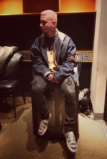 Y así como se tiñó de morado, también lo hizo de púrpura.