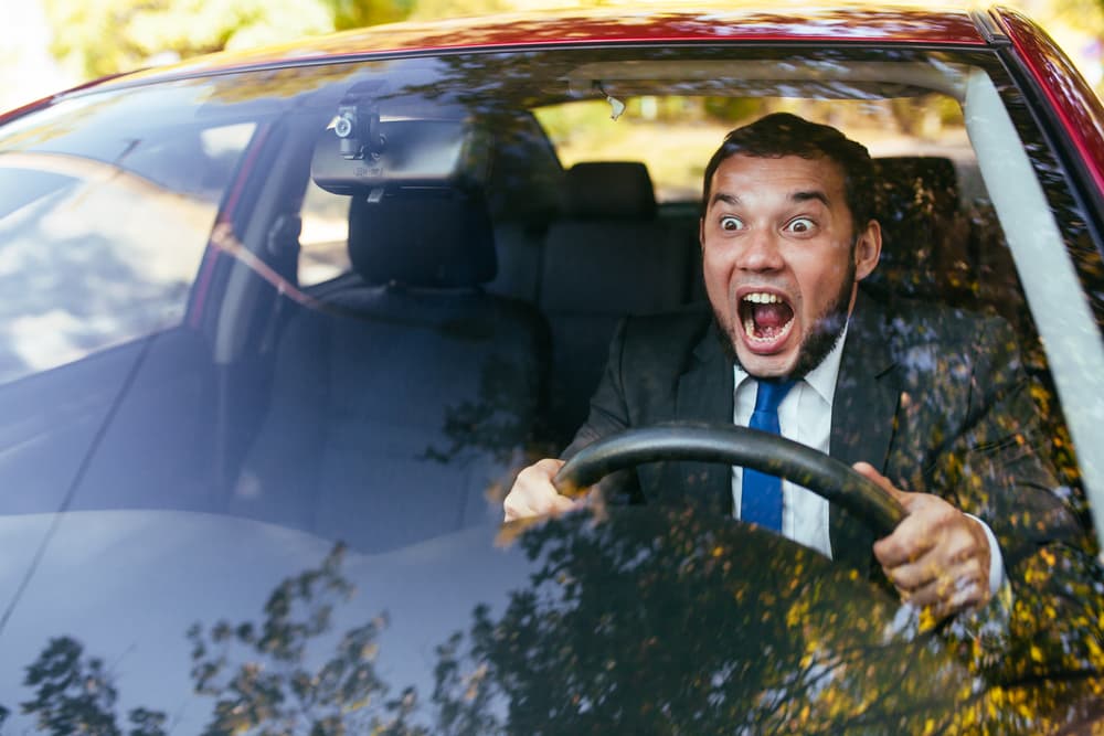 Por ejemplo, un Capricornio también se la pasa preocupado por su coche: que si le escuchó un sonido raro, entonces ya va a explotar; que si lo dejó estacionado en la calle, se lo van a robar; que si alguien lo quiere prestado, mejor no porque lo va a chocar...
