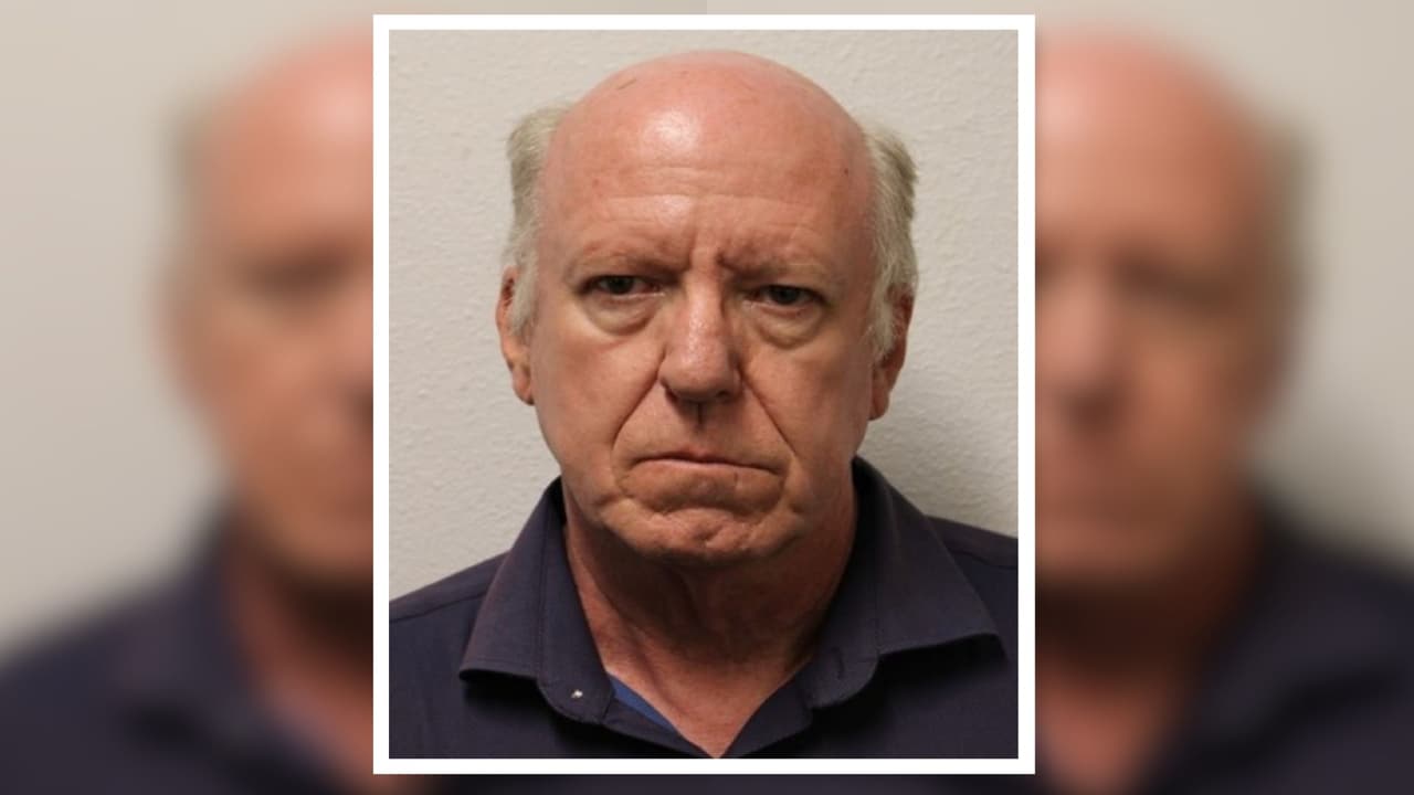 Arrestan a "The Candyman", acusado de intentar tener encuentros con una menor en escuela primaria de Texas